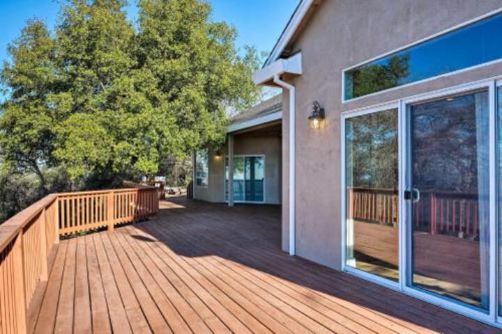 Quiet Retreat With Hot Tub & Sierra Mtn View! - thumb 1