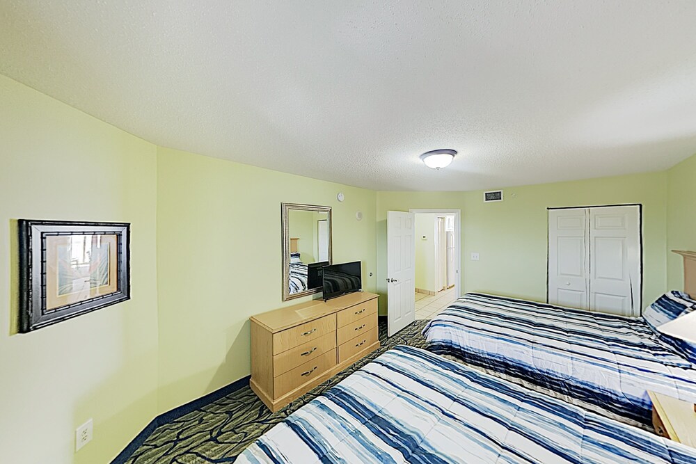 New Listing! Oceanfront W / Balcony & Pools 1 Bedroom Condo - thumb 4