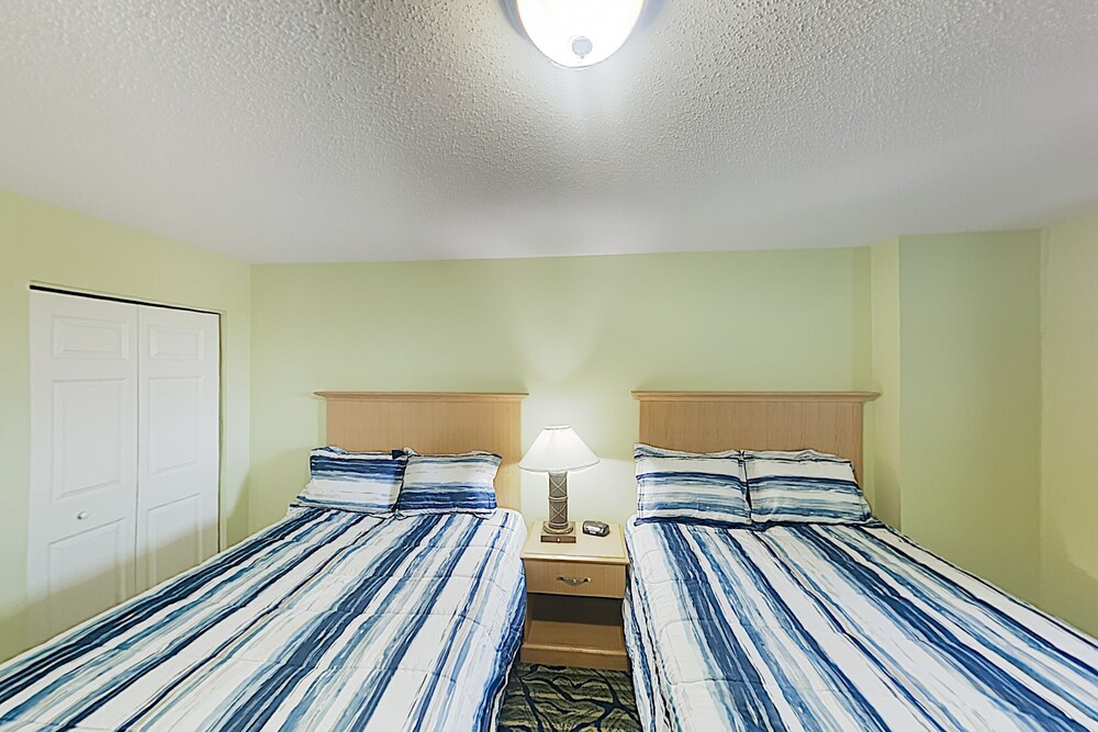 New Listing! Oceanfront W / Balcony & Pools 1 Bedroom Condo - thumb 6