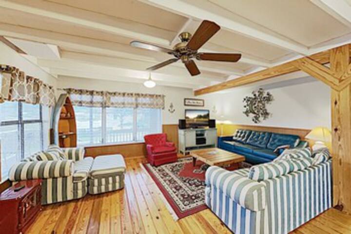 New Listing! 1 Acre Lakefront W / Fishing Dock 2 Bedroom Home - thumb 0
