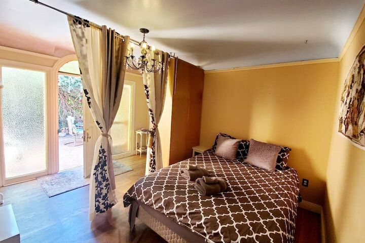 Unique Romantic 2br+loftatvenice Short / Long Stay 2 Bedroom Apts - thumb 4