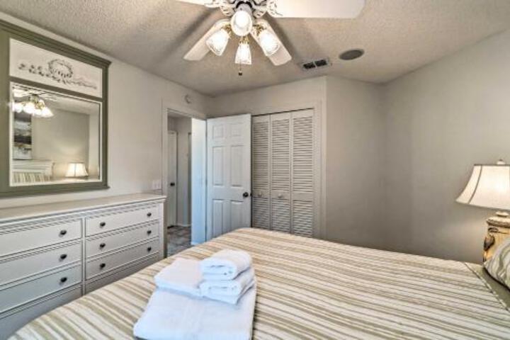 Quiet Retreat With Hot Tub Near Beach & Golf! - thumb 0