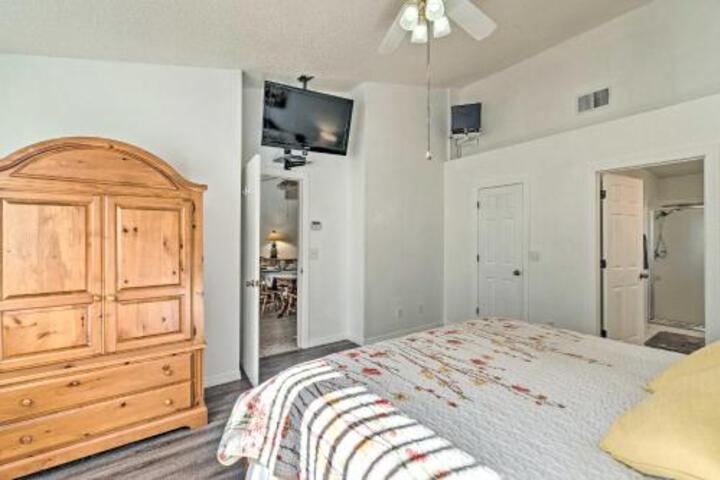Quiet Retreat With Hot Tub Near Beach & Golf! - thumb 1