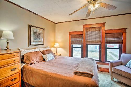 Cozy Updated Home By Fountain Lake & Main St - thumb 6