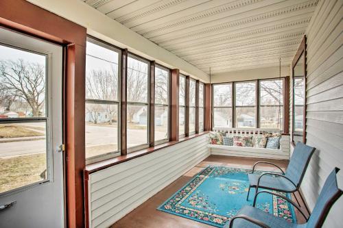 Cozy Updated Home By Fountain Lake & Main St - thumb 5