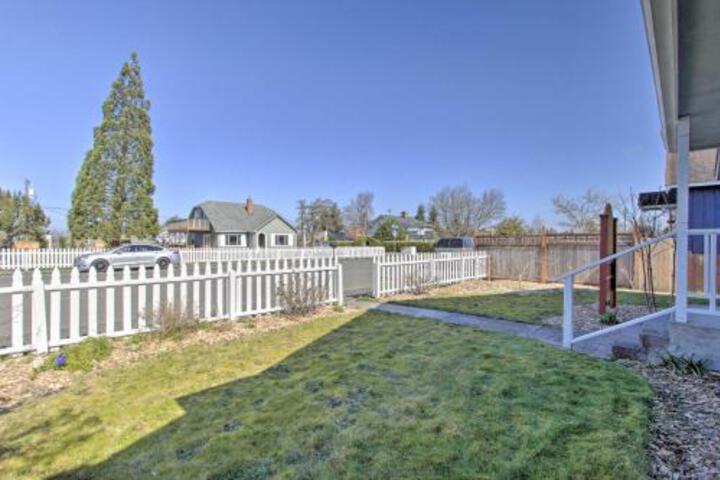 Quiet Sequim Home Walk To Dining & Festivals - thumb 0