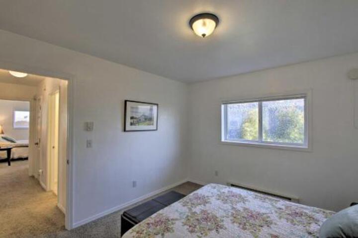 Quiet Sequim Home Walk To Dining & Festivals - thumb 1