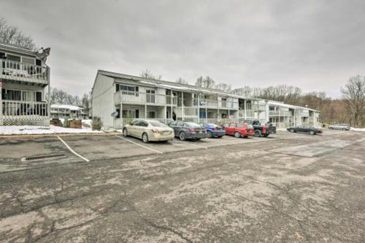 Mount Pocono Condo W / Balcony Near Casino! - thumb 2