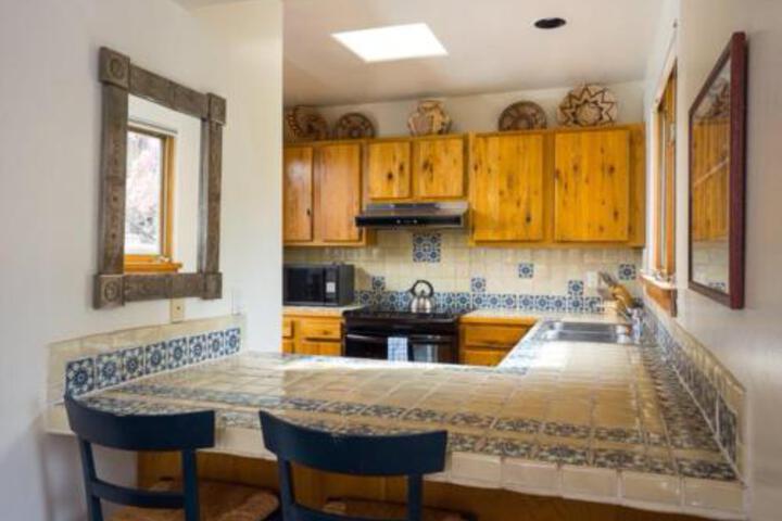 1 Bedroom 10 Min. Walk To Plaza Old Santa Fe Trail - thumb 1