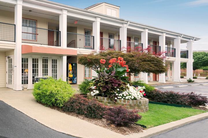 Super 8 By Wyndham Garner/Clayton/Raleigh - thumb 1
