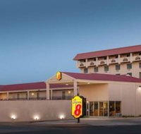Super 8 by Wyndham Lubbock Civic Center North - Orlando Tourists