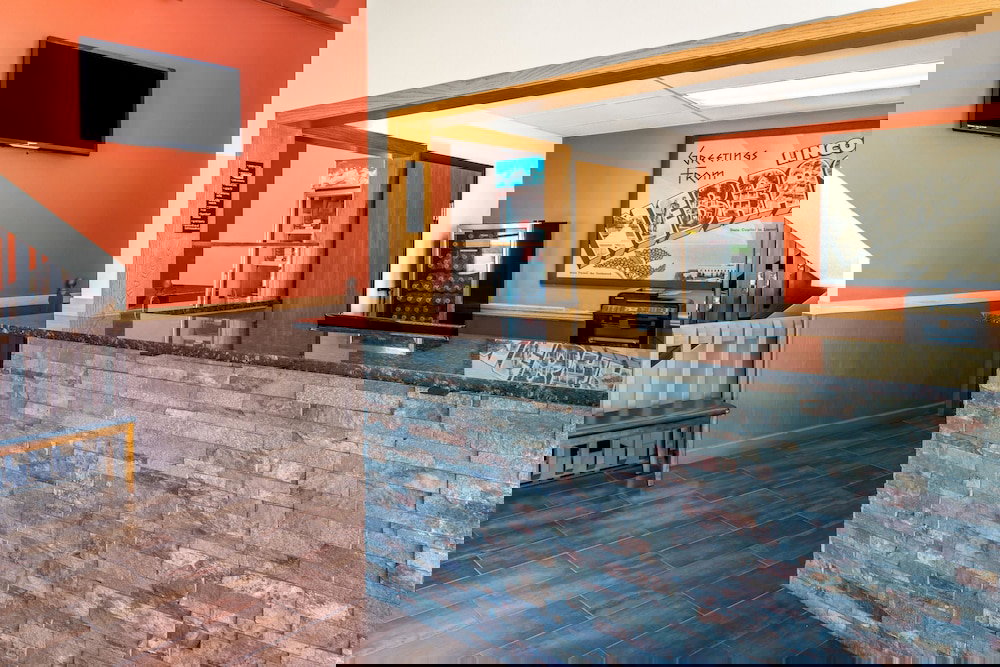 Super 8 By Wyndham Lincoln West - thumb 0