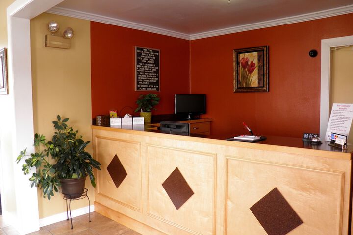 Travelers Inn - thumb 4