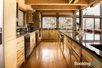 E Glacier Par Mt Orlando Tourists