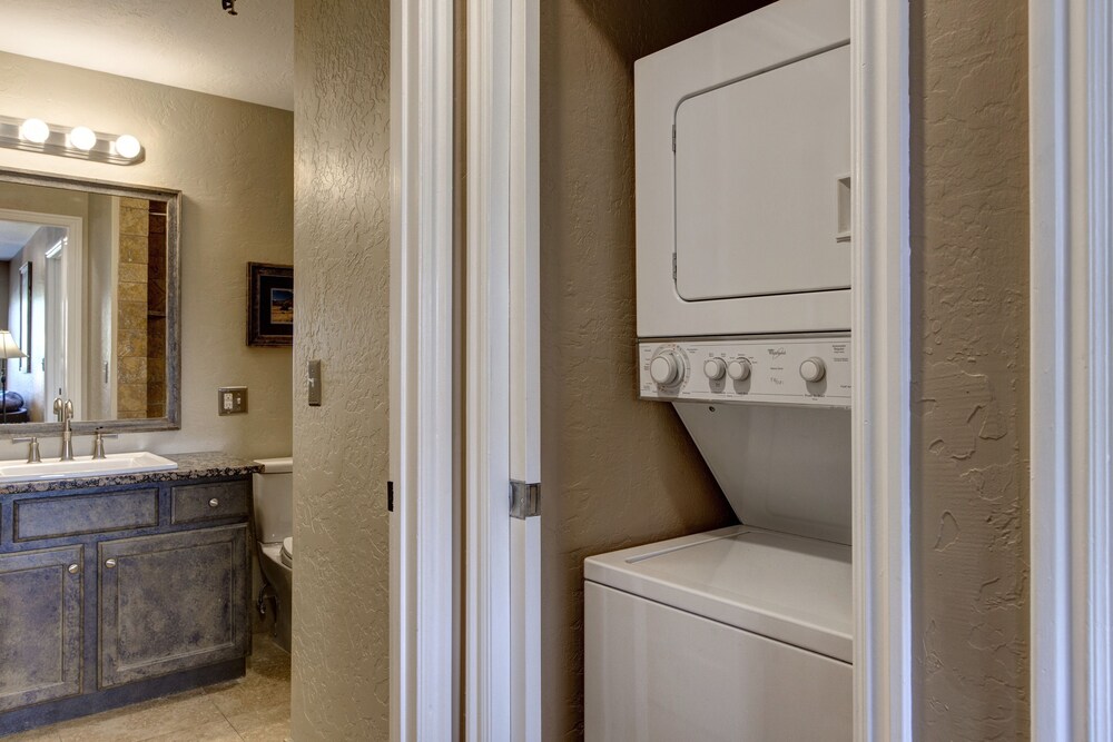 Quitting Time 3 Bedroom Condo By Redawning - thumb 1
