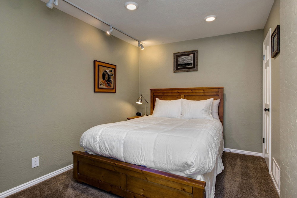 Quitting Time 3 Bedroom Condo By Redawning - thumb 2