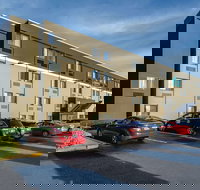 La Quinta Inn  Suites by Wyndham Warwick Providence Airport - Orlando Tourists