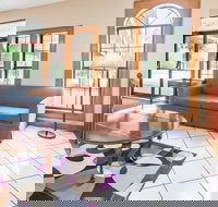 Super 8 by Wyndham Atchison - Orlando Tourists