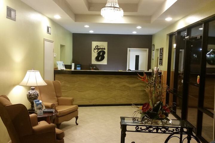 Super 8 By Wyndham Clarksville AR - thumb 4