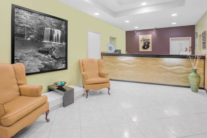 Super 8 By Wyndham Clarksville AR - thumb 3