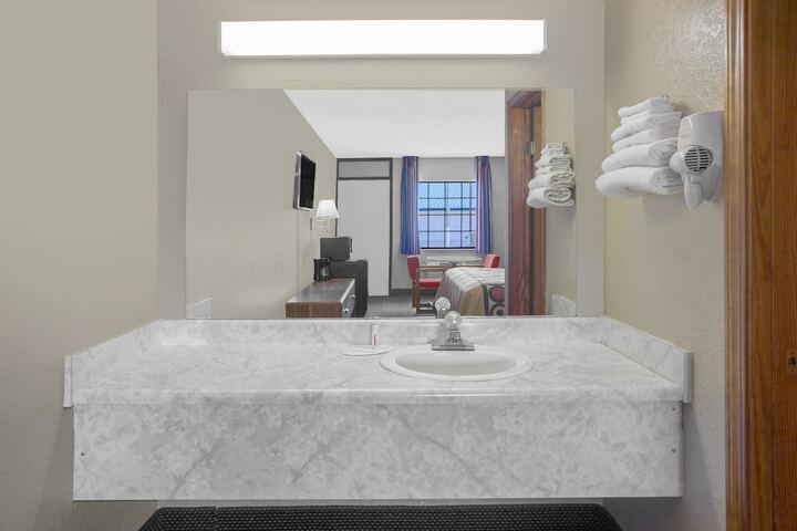 Super 8 By Wyndham Clarksville AR - thumb 7