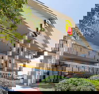 Super 8 by Wyndham Manassas - Orlando Tourists