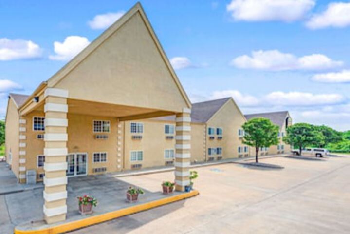 Super 8 By Wyndham De Soto - thumb 0