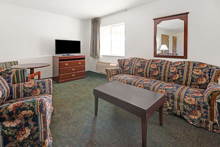 Super 8 By Wyndham De Soto - thumb 4