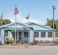 Super 8 by Wyndham Fayetteville - Orlando Tourists