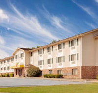 Super 8 by Wyndham Fayetteville - Orlando Tourists