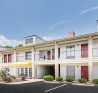 Super 8 by Wyndham Alexander City - Orlando Tourists