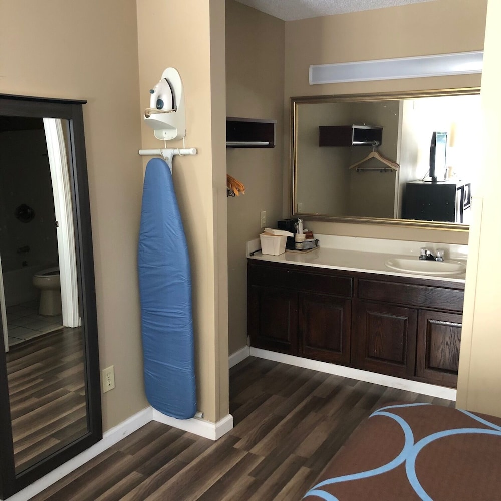 Super 8 By Wyndham Orangeburg North - thumb 6