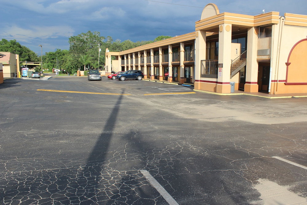 Tampa Inn - Near Busch Gardens - thumb 3