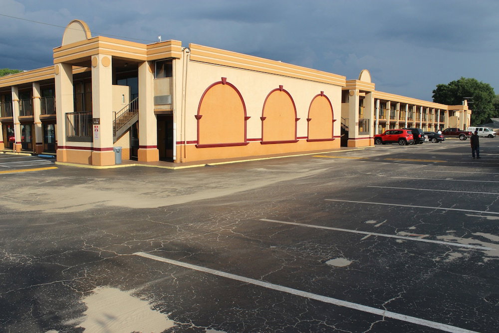 Tampa Inn - Near Busch Gardens - thumb 6
