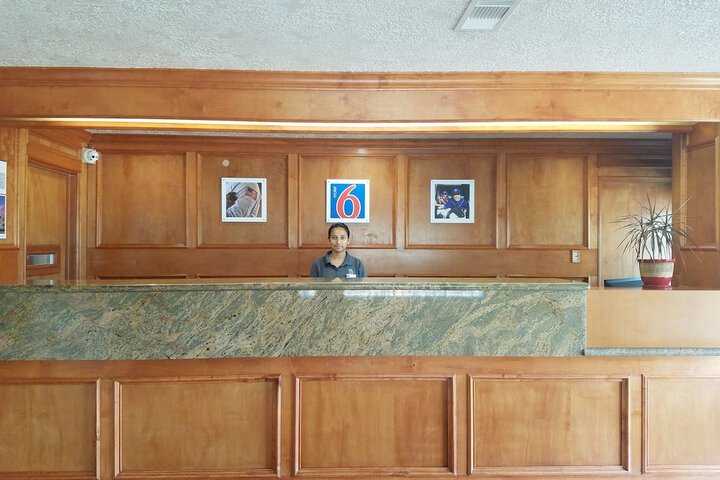 Motel 6 Alvin, TX - thumb 7