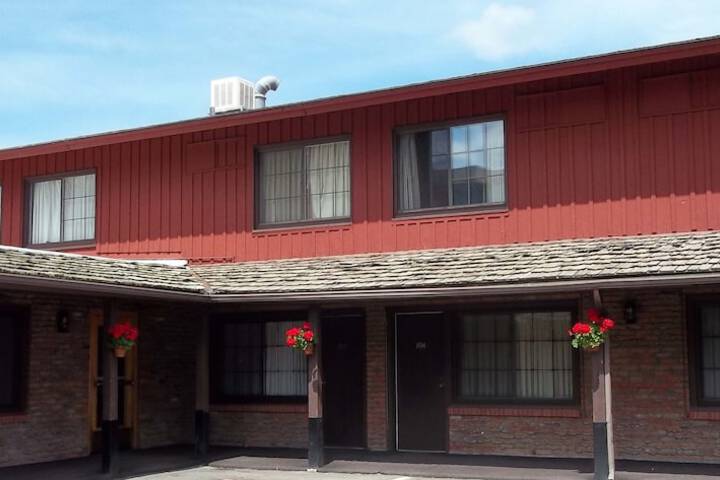 Dude Rancher Lodge - thumb 2