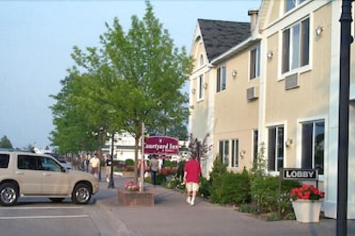 Court Plaza Inn & Suites - thumb 1