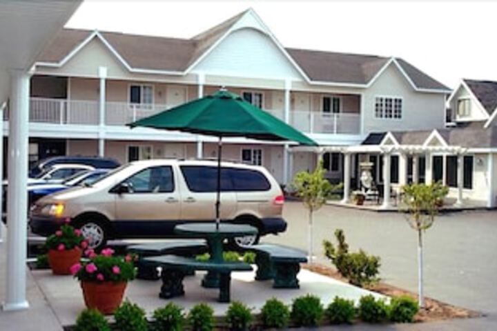 Court Plaza Inn & Suites - thumb 2