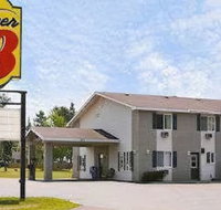 Super 8 by Wyndham Iron Mountain - Orlando Tourists
