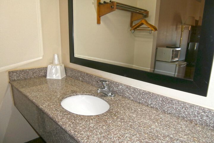 Americas Best Value Inn Cartersville - thumb 5