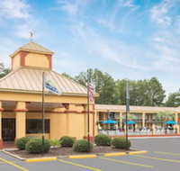 Days Inn by Wyndham Orangeburg South - Orlando Tourists