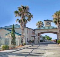 Days Inn  Suites by Wyndham Houston North/FM 1960 - Orlando Tourists