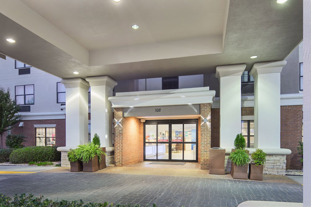 Holiday Inn Express & Suites Byron, An IHG Hotel - thumb 1