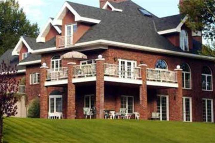 Toad Hall Manor Bed & Breakfast - thumb 0