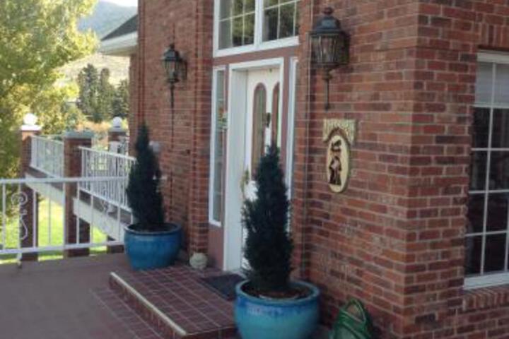 Toad Hall Manor Bed & Breakfast - thumb 4