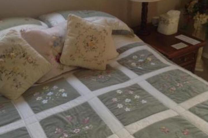 Toad Hall Manor Bed & Breakfast - thumb 2