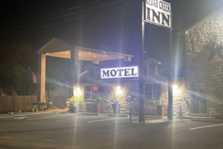 Cedar Creek Inn - thumb 0