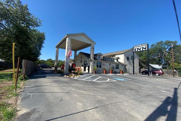 Cedar Creek Inn - thumb 6