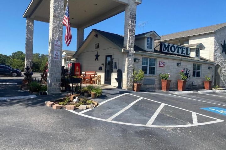 Cedar Creek Inn - thumb 7