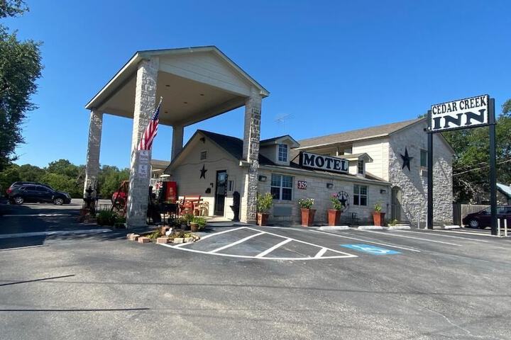 Cedar Creek Inn - thumb 5